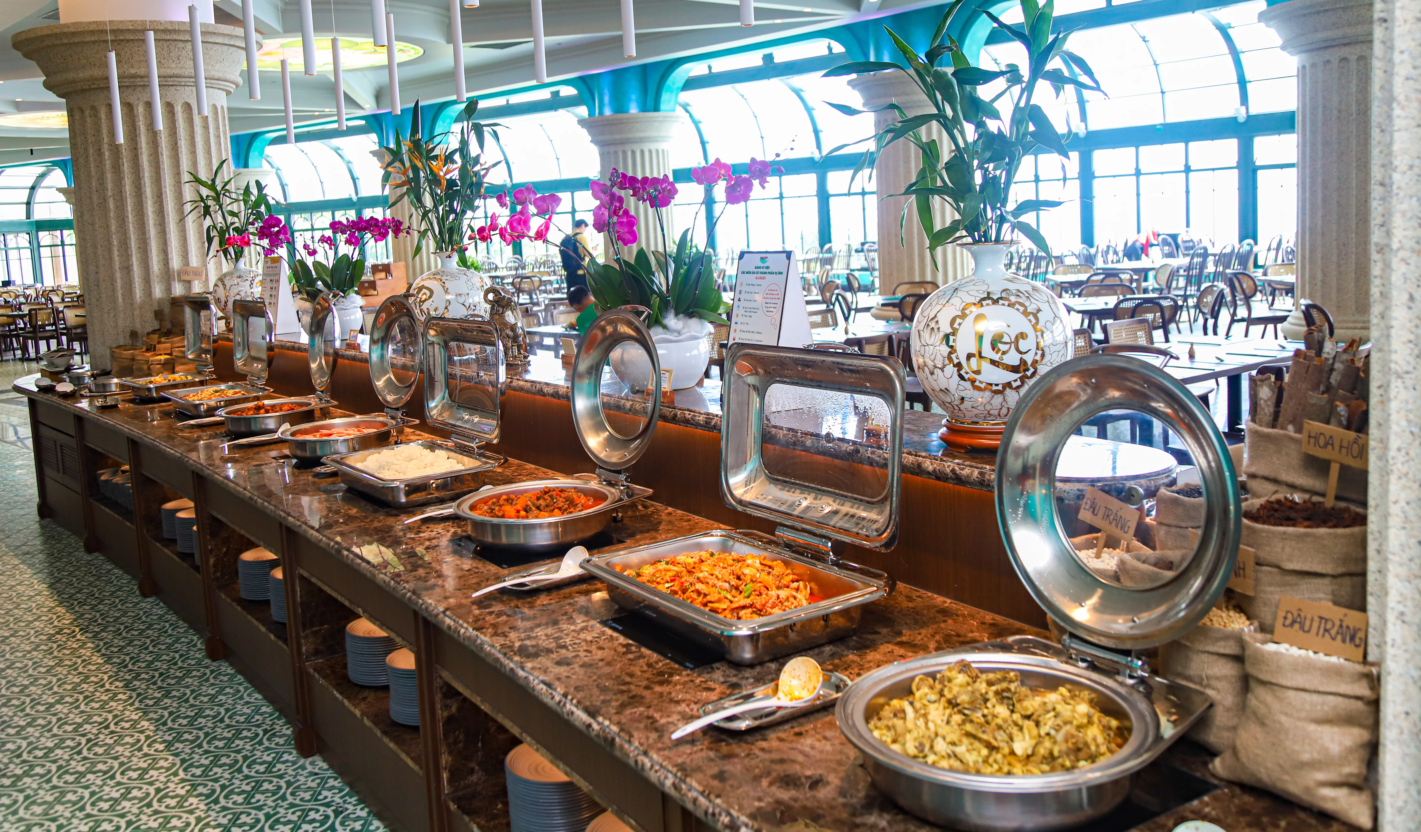 Tour Bà Nà Hills 1 ngày: Lịch trình, điểm nổi bật, giá bán, kinh nghiệm du lịch & đơn vị uy tín giá rẻ