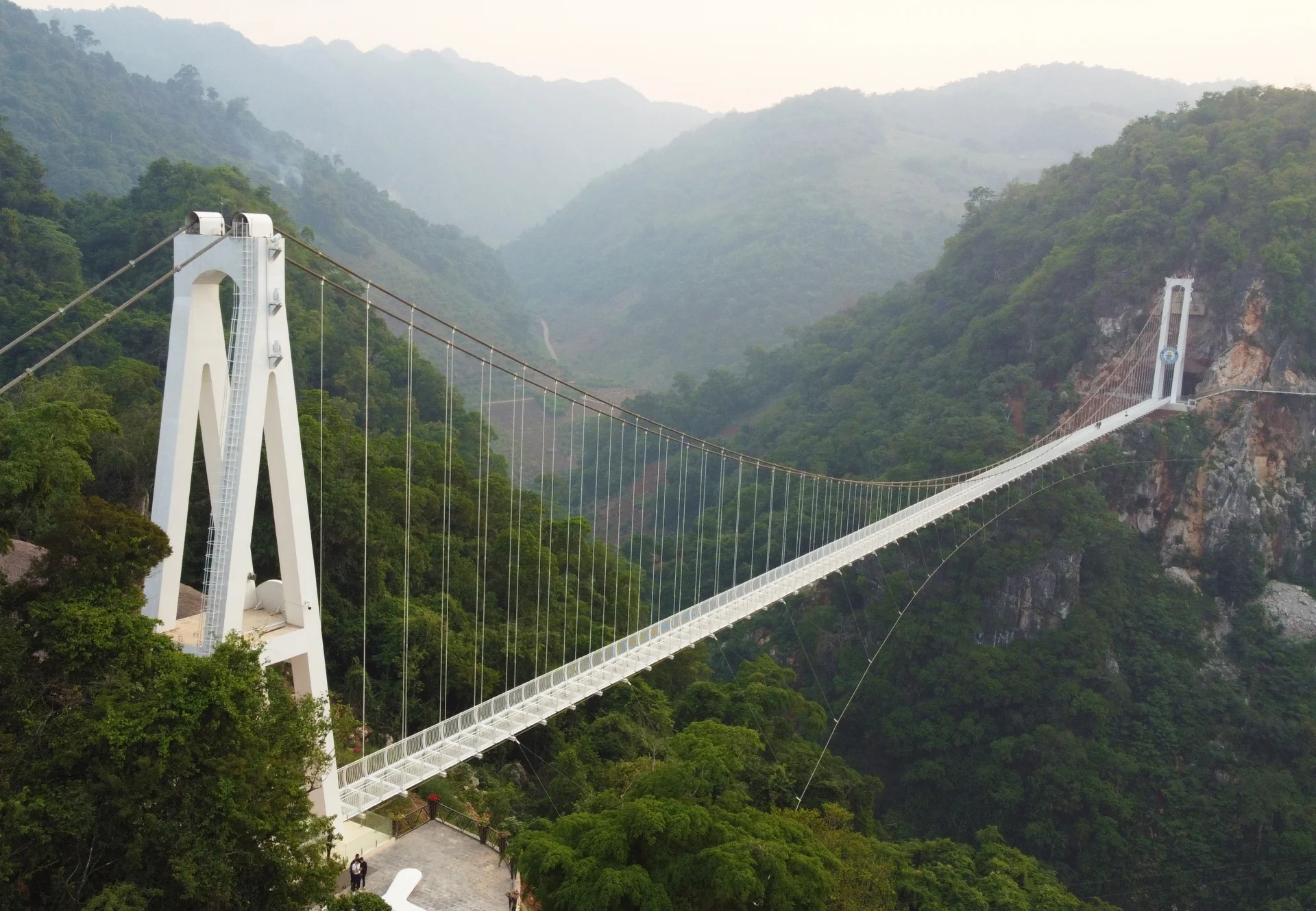 Cầu kính Bạch Long: Vị trí, điểm thu hút, kinh nghiệm du lịch và chọn tour