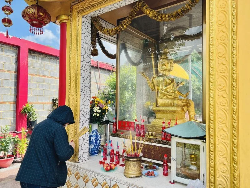 chiem-bai-chua-bon-mat-5-1702650863