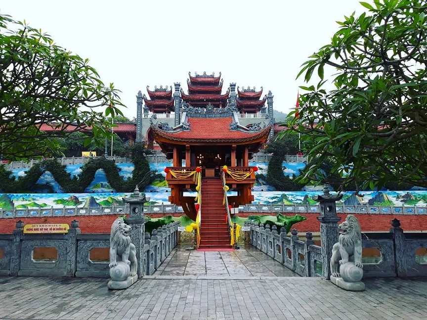 chua-ba-vang-1