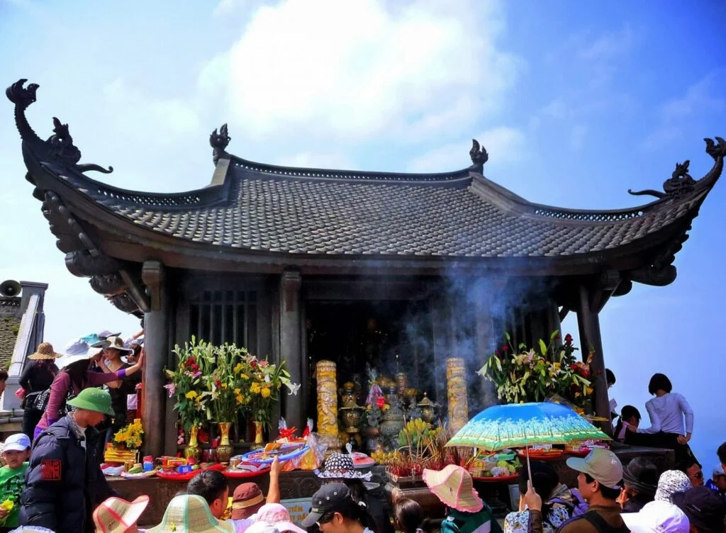 Chùa Đồng Yên Tử: Vị trí, điểm thu hút, kinh nghiệm du lịch & chọn tour