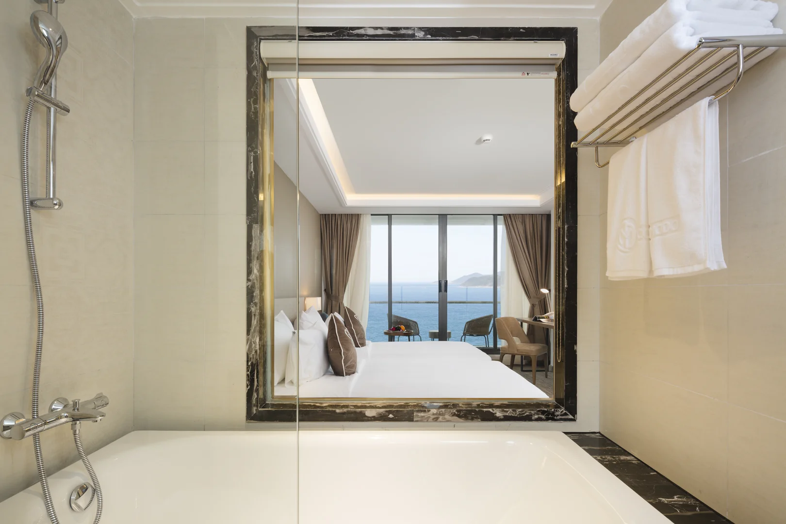 comodo-nhatrang-premier-deluxe-twin-5