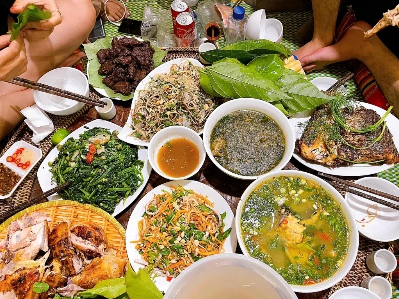 Sống Lưng Khủng Long Tà Xùa: Vị trí, điểm nổi bật, kinh nghiệm du lịch & công ty uy tín