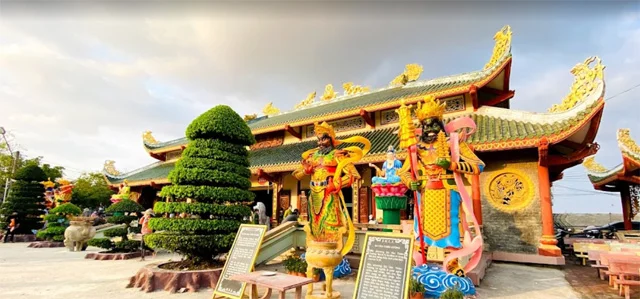 Quan Âm Phật Đài: Vị trí, điểm thu hút, kinh nghiệm du lịch & chọn tour