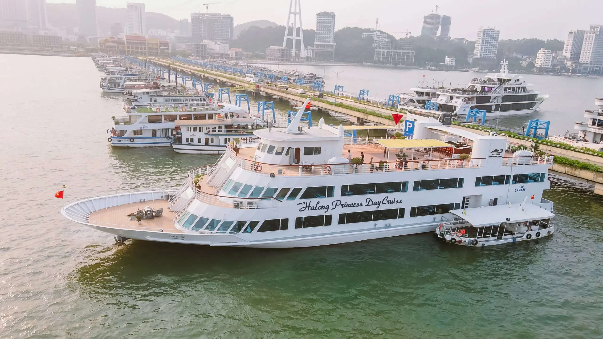 Du thuyền Halong Princess