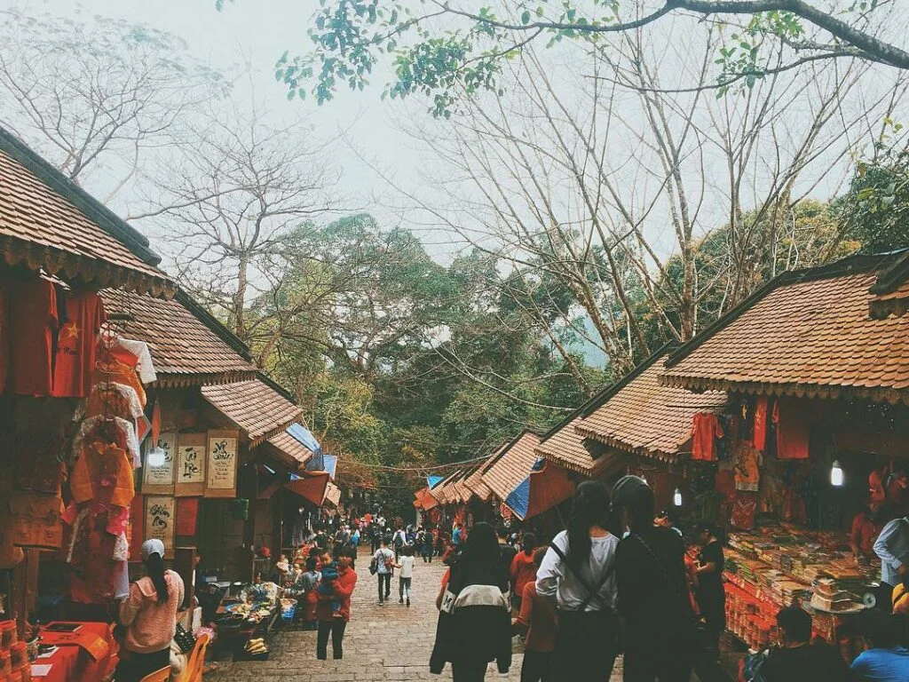 Chùa Đồng Yên Tử: Vị trí, điểm thu hút, kinh nghiệm du lịch & chọn tour