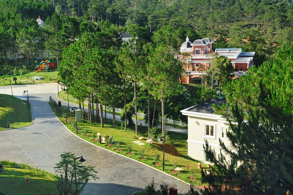 tai-sao-duong-tran-phu-lai-la-vi-tri-dac-dia-nhat-de-dat-khach-san-tai-da-lat