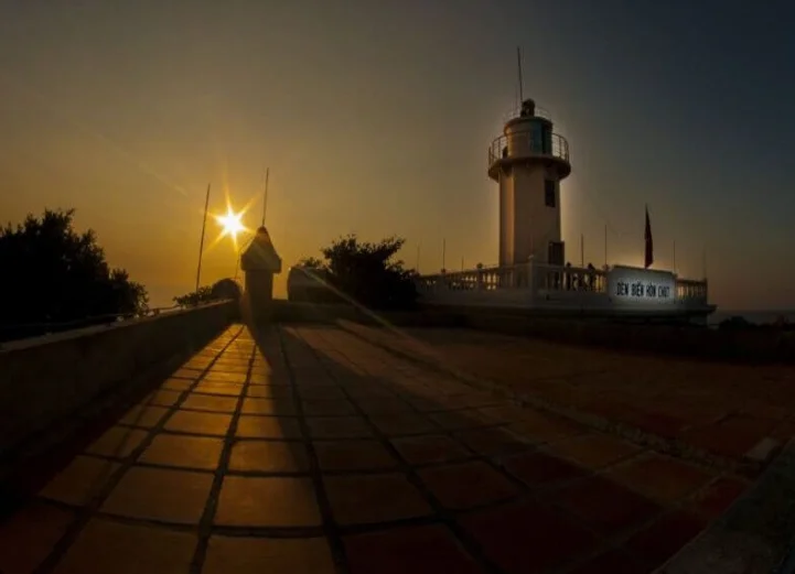 Kinh nghiệm du lịch Hải đăng Hòn Chút 2026: Giá vé, đường đi & lưu ý từ A-Z