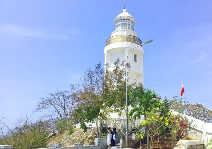 Kinh nghiệm du lịch Hải đăng Hòn Chút 2026: Giá vé, đường đi & lưu ý từ A-Z
