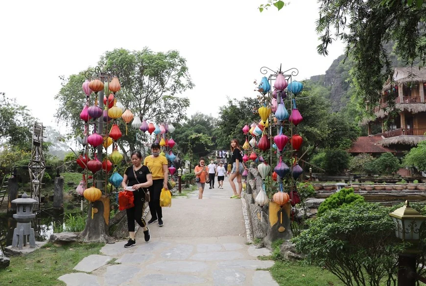 Hang Múa: Vị trí, điểm thu hút, kinh nghiệm du lịch và chọn tour