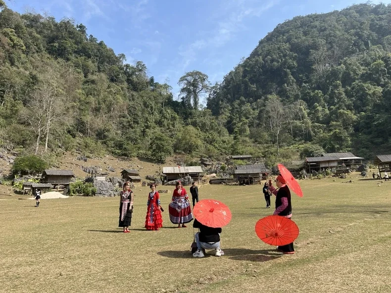 Hang Táu: Vị trí, điểm thu hút, kinh nghiệm du lịch và chọn tour