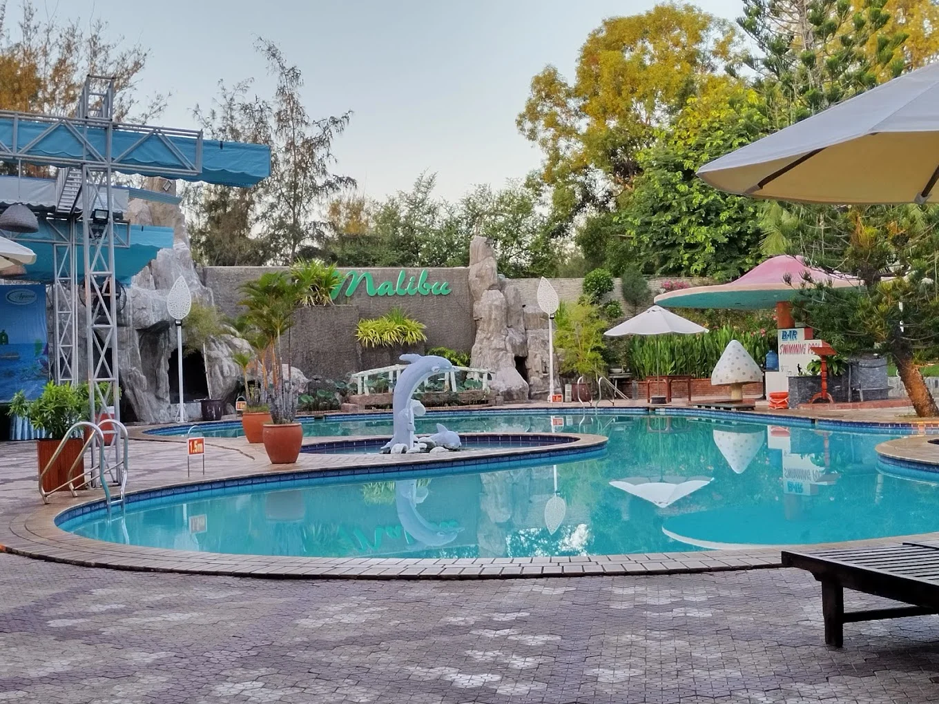 Malibu Resort Mũi Né: Vị trí, kiến trúc, kinh nghiệm đặt phòng và đơn vị uy tín