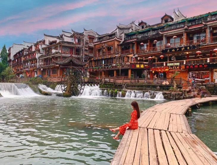 Phượng Hoàng Cổ Trấn: Vị trí, điểm thu hút, kinh nghiệm du lịch và chọn tour