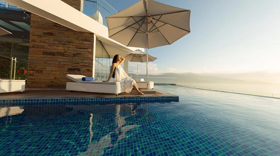 infinity-swimming-pool