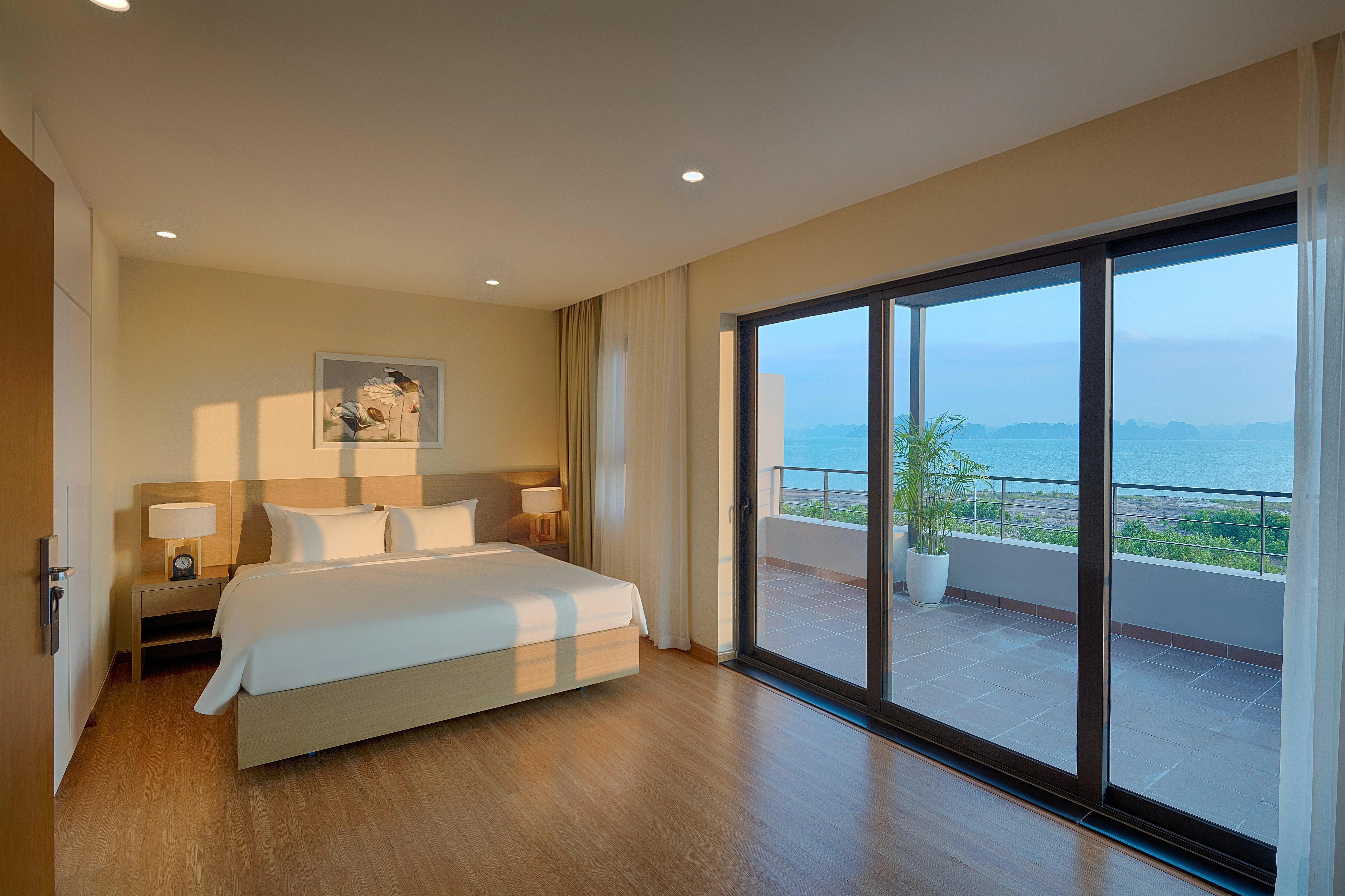 khach san ha long noi tieng 2