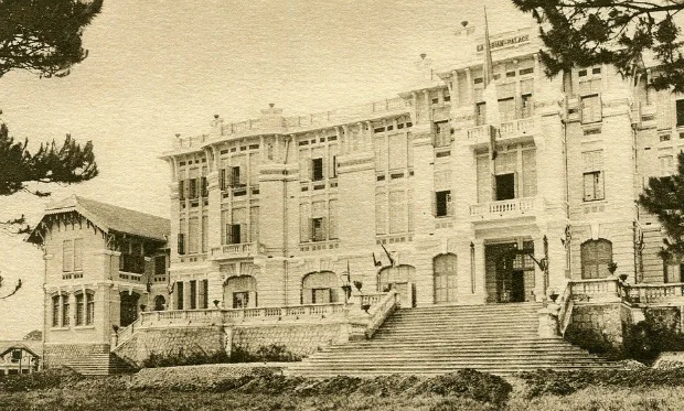 kham-pha-khach-san-lau-doi-nhat-xu-so-ngan-hoa-dalat-palace-heritage-hotel-911-2018