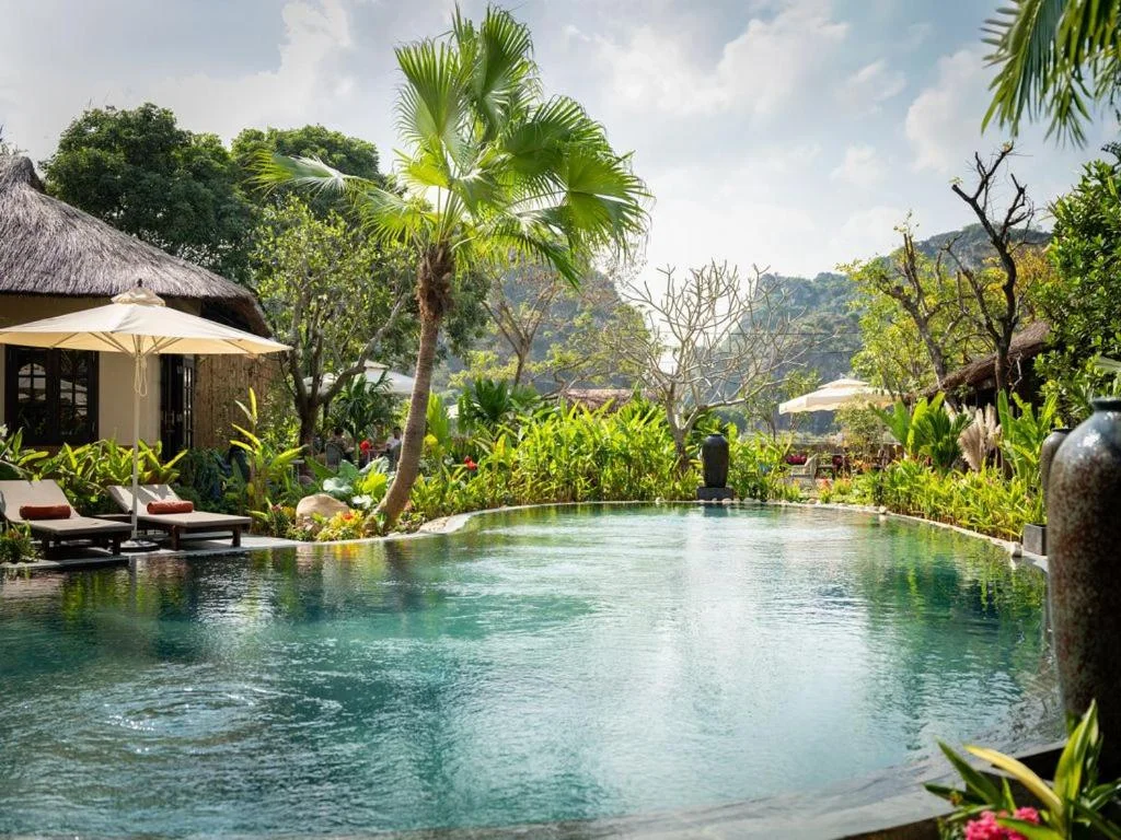 Top các khách sạn 5 sao Ninh Bình: Vị trí, kiến trúc, giá phòng & kinh nghiệm đặt phòng