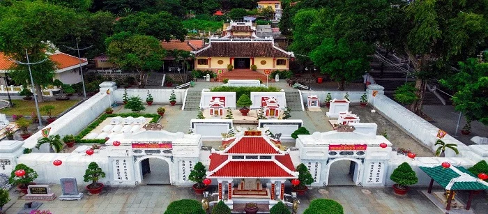 Miếu Bà Chúa Xứ núi Sam: Vị trí, điểm thu hút, kinh nghiệm du lịch và chọn tour