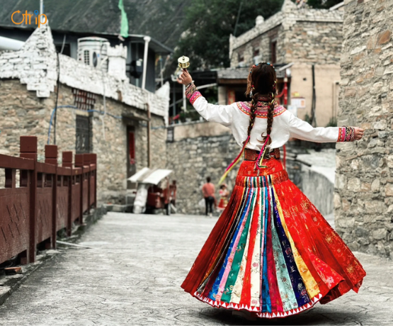 Tour Trung Quốc 6N5Đ: Hà Nội – Thành Đô - Công Viên Gấu Trúc – Trang Viên Mạn Hoa - Cửu Trại Câu – Lạc Sơn Đại Phật 23 lang-van-hoa-tay-tang-2-1