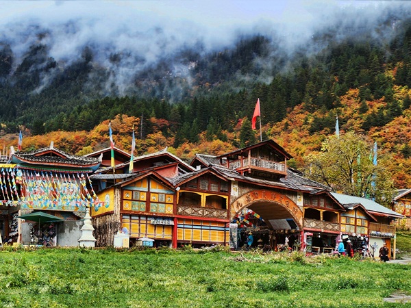 Tour Trung Quốc 6N5Đ: Hà Nội – Thành Đô - Công Viên Gấu Trúc – Trang Viên Mạn Hoa - Cửu Trại Câu – Lạc Sơn Đại Phật 24 lang-van-hoa-tay-tang-4-1