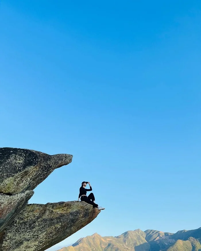 Mỏm cá Heo Tà Xùa: Vị trí, điểm nổi bật, kinh nghiệm du lịch & công ty uy tín