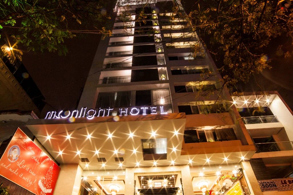 moonlight-hotel-hue
