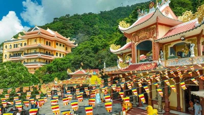 ngoi-chua-linh-son-tien-thach-1