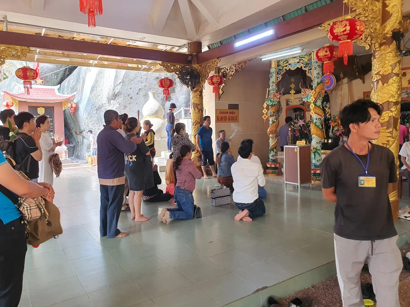 Chùa Hang: Vị trí, điểm thu hút, kinh nghiệm du lịch và chọn tour