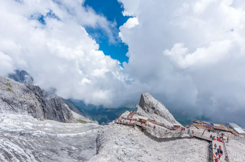 Du lịch Lệ Giang: Giá Tour? Cần chuẩn bị, nên mua những gì?