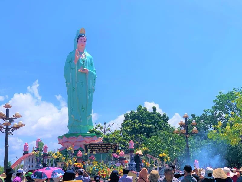 Quan Âm Phật Đài: Vị trí, điểm thu hút, kinh nghiệm du lịch & chọn tour