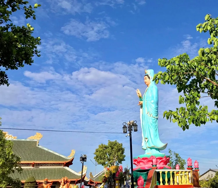 Quan Âm Phật Đài: Vị trí, điểm thu hút, kinh nghiệm du lịch & chọn tour