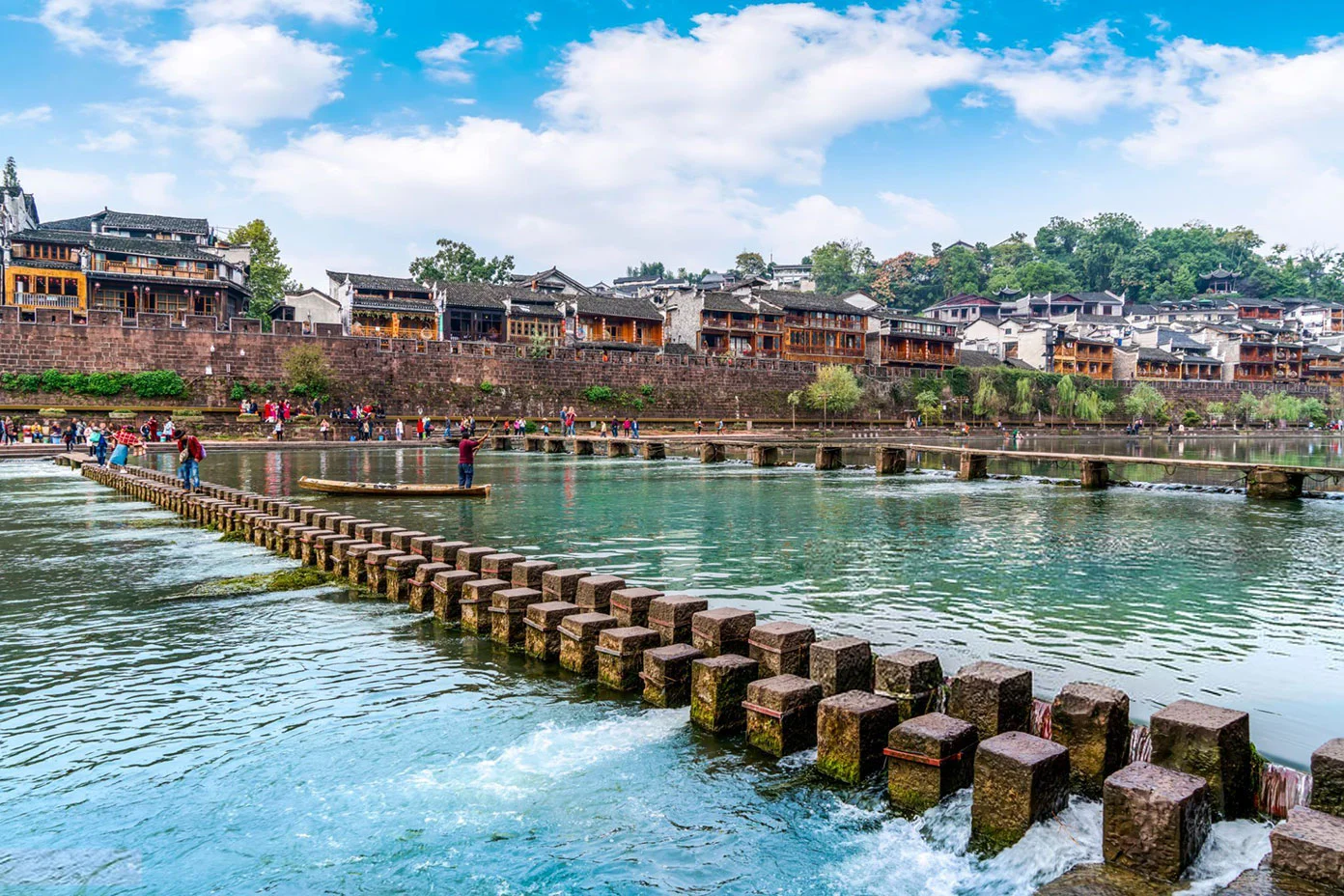 Phượng Hoàng Cổ Trấn: Vị trí, điểm thu hút, kinh nghiệm du lịch và chọn tour