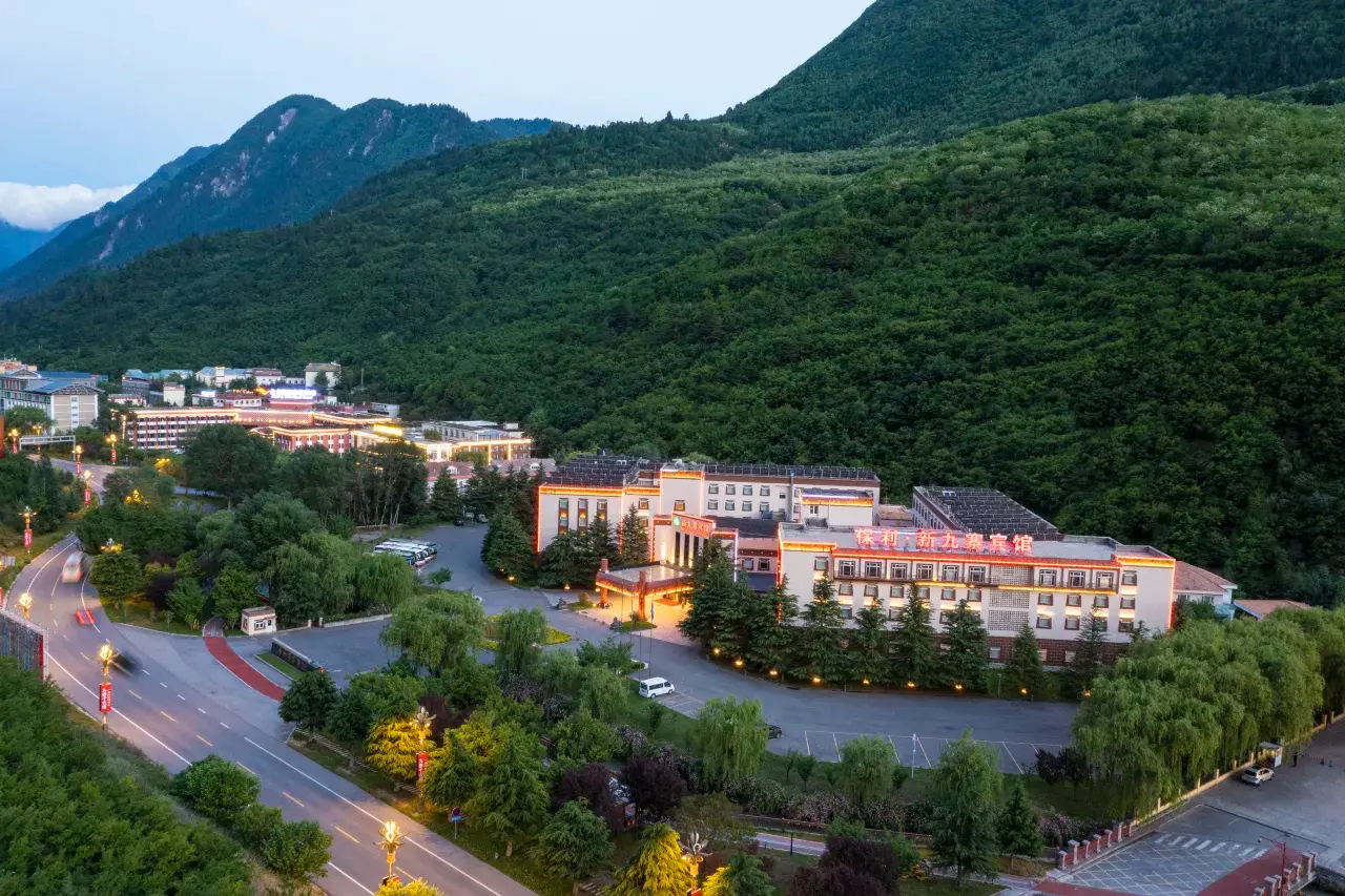 Tour Trung Quốc 6N5Đ: Hà Nội – Thành Đô - Công Viên Gấu Trúc – Trang Viên Mạn Hoa - Cửu Trại Câu – Lạc Sơn Đại Phật 14 poly-new-jiuzhai-hotel-4-1