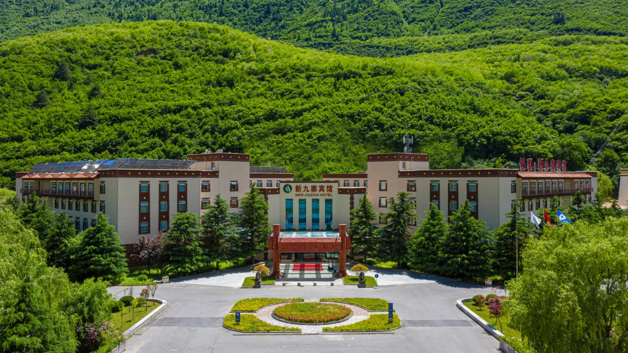 Tour Trung Quốc 6N5Đ: Hà Nội – Thành Đô - Công Viên Gấu Trúc – Trang Viên Mạn Hoa - Cửu Trại Câu – Lạc Sơn Đại Phật 13 poly-new-jiuzhai-hotel-8-1