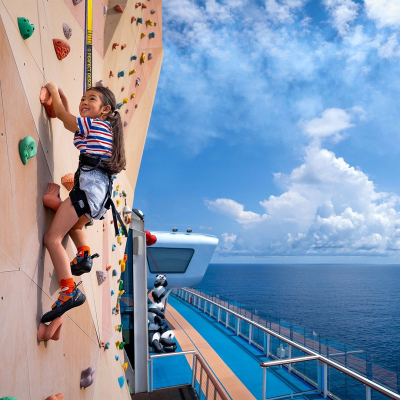 Tour du thuyền sang trọng nhất thế giới Spectrum of the Seas 5N5Đ Thượng Hải - Okinawa 36 rock-climbing-wall-2-1