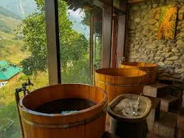 Tắm lá thuốc dao đỏ Sapa: Bí quyết, công dụng, địa điểm & kinh nghiệm