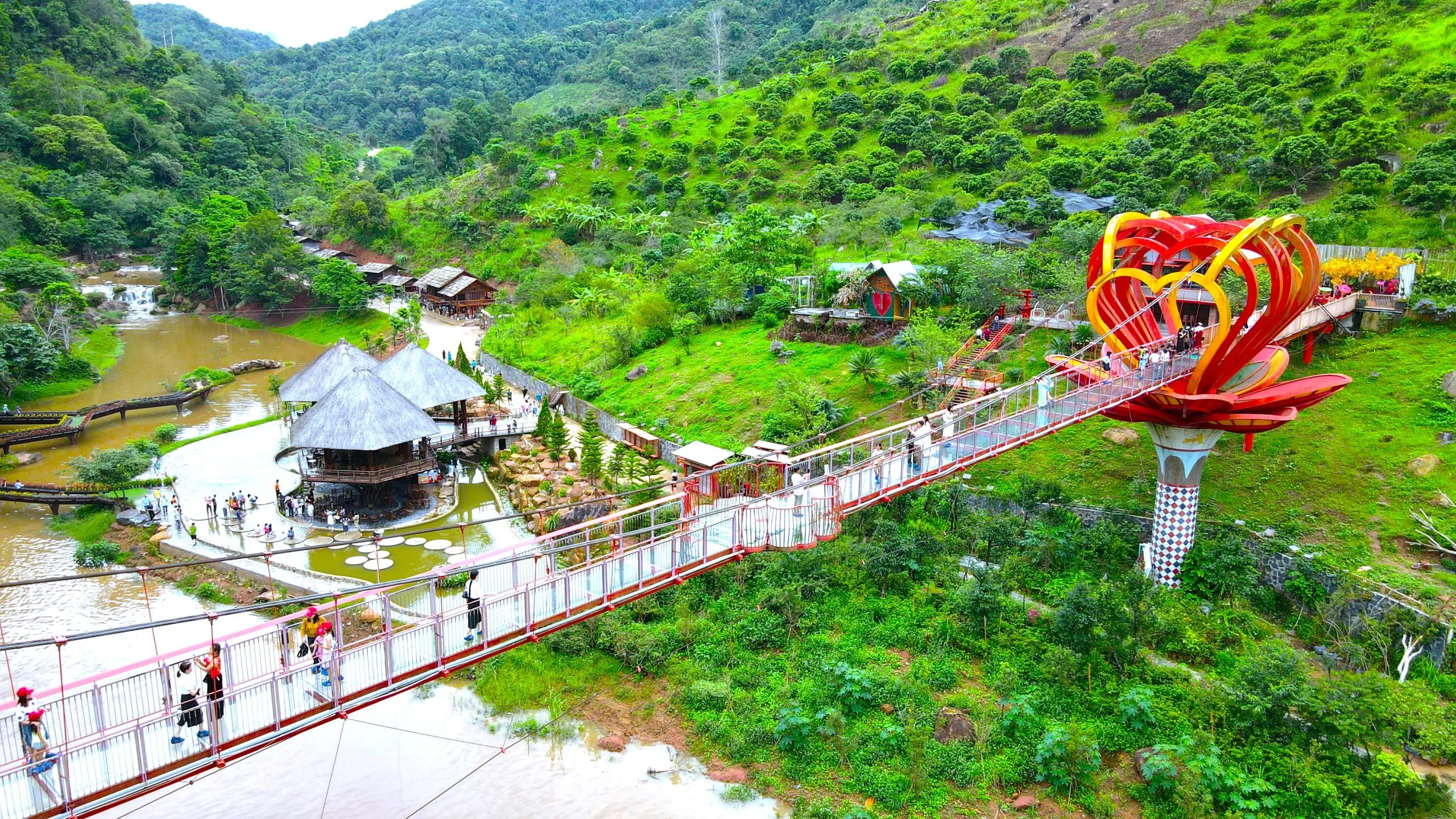 Thác Dải Yếm: Vị trí, điểm thu hút, kinh nghiệm du lịch và chọn tour