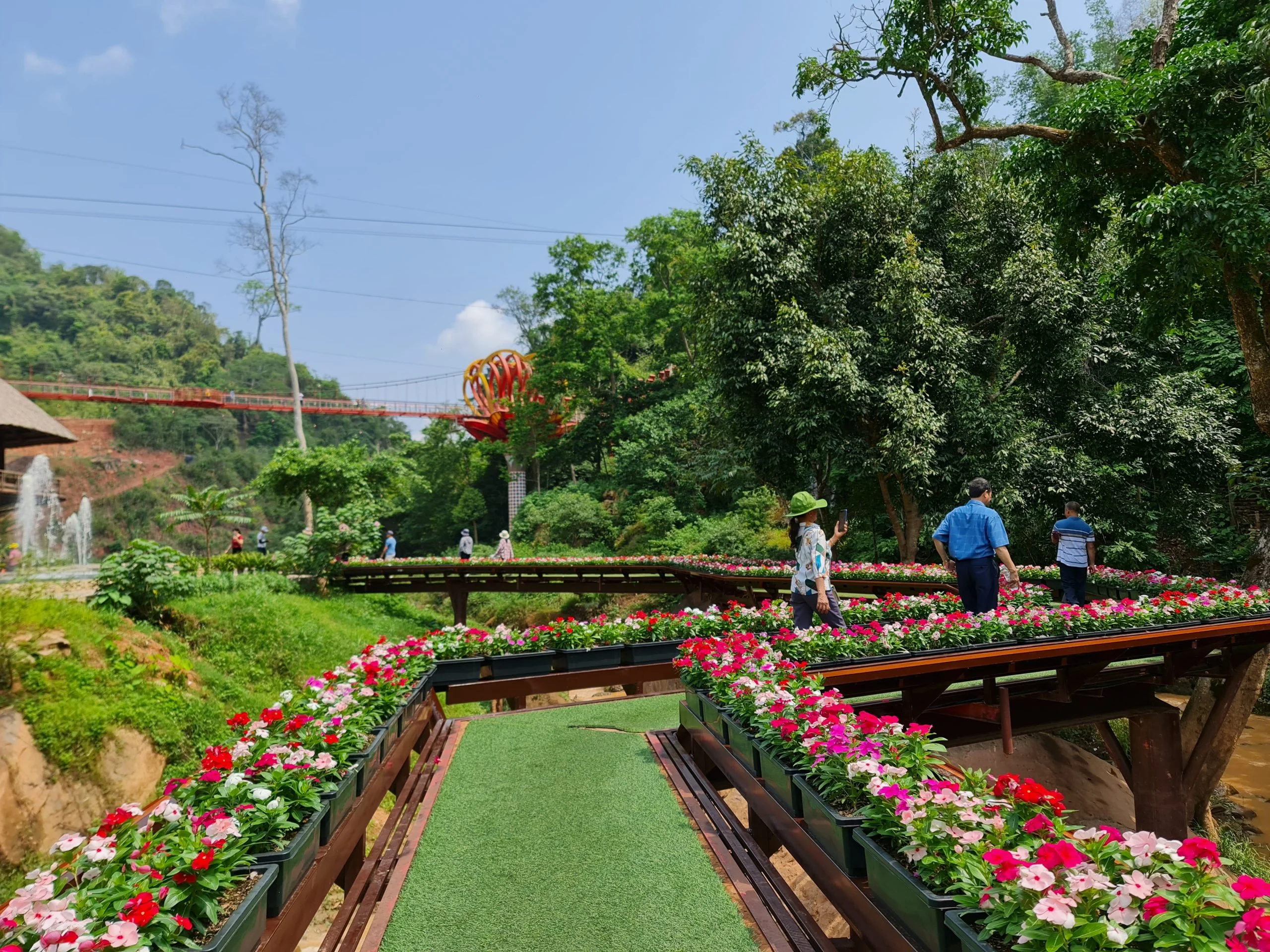 Thác Dải Yếm: Vị trí, điểm thu hút, kinh nghiệm du lịch và chọn tour