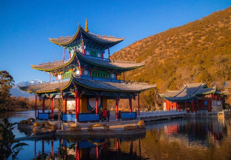 tham-quan-cong-vien-hac-long-dam-1719151173