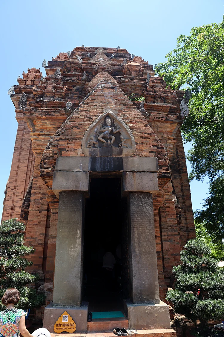 Lạc bước vào thế giới Chăm Pa cổ đại tại Tháp Bà Ponagar: Vị trí, hướng dẫn tham quan, giờ mở cửa và những điều kiêng kỵ cần biết