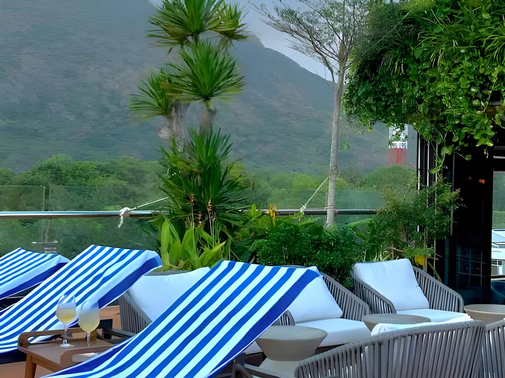 the-mystery-con-dao-18