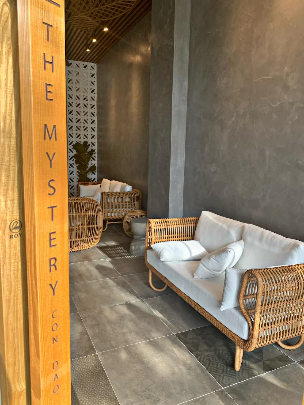 the-mystery-con-dao-23