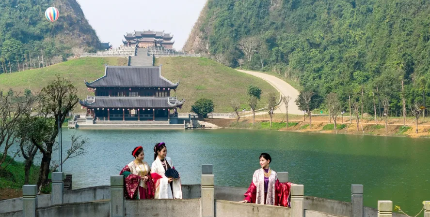 Thung Ui: Vị trí, điểm nổi bật, giá vé, các góc check-in và kinh nghiệm chọn đơn vị cung cấp tour uy tín