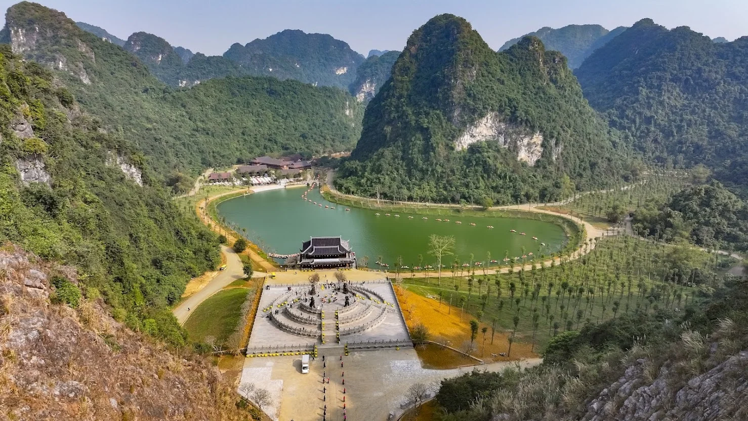 Thung Ui: Vị trí, điểm nổi bật, giá vé, các góc check-in và kinh nghiệm chọn đơn vị cung cấp tour uy tín