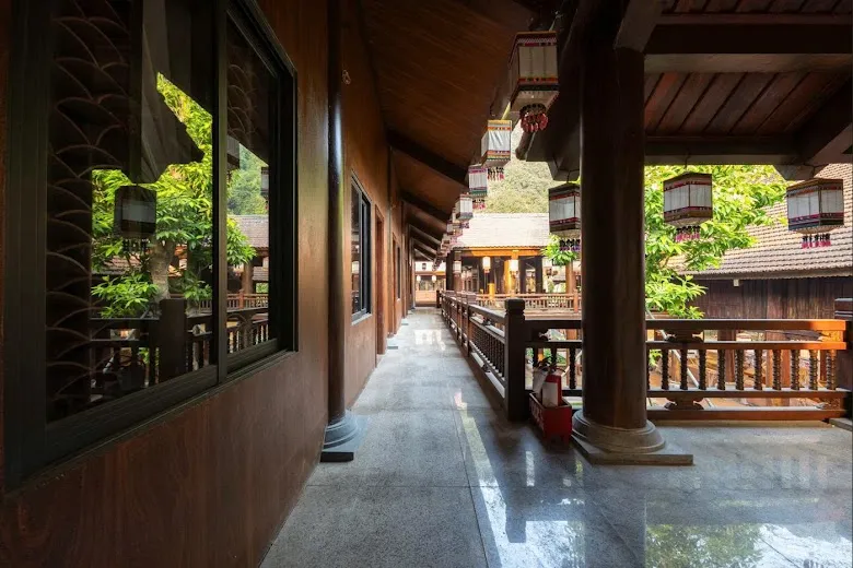 Thung Ui: Vị trí, điểm nổi bật, giá vé, các góc check-in và kinh nghiệm chọn đơn vị cung cấp tour uy tín