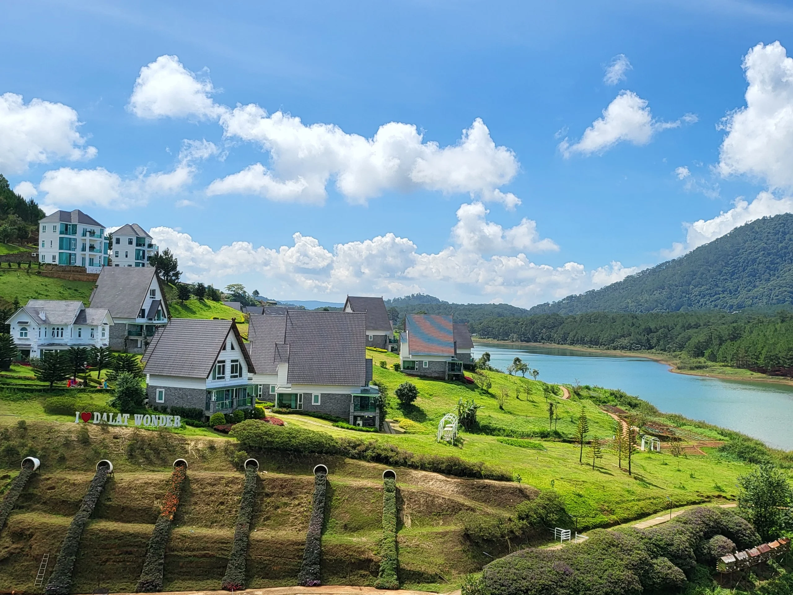 da-lat-nam-o-dau-va-tai-sao-tour-du-lich-da-lat-lai-hap-dan