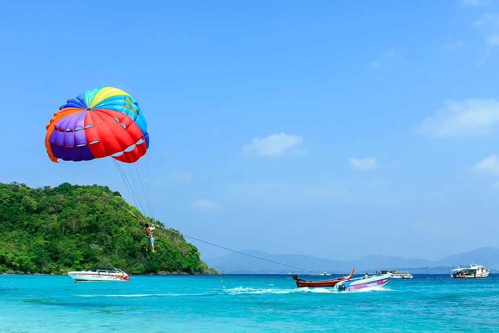 Trò chơi dù bay của Tour Hòn Tằm Nha Trang