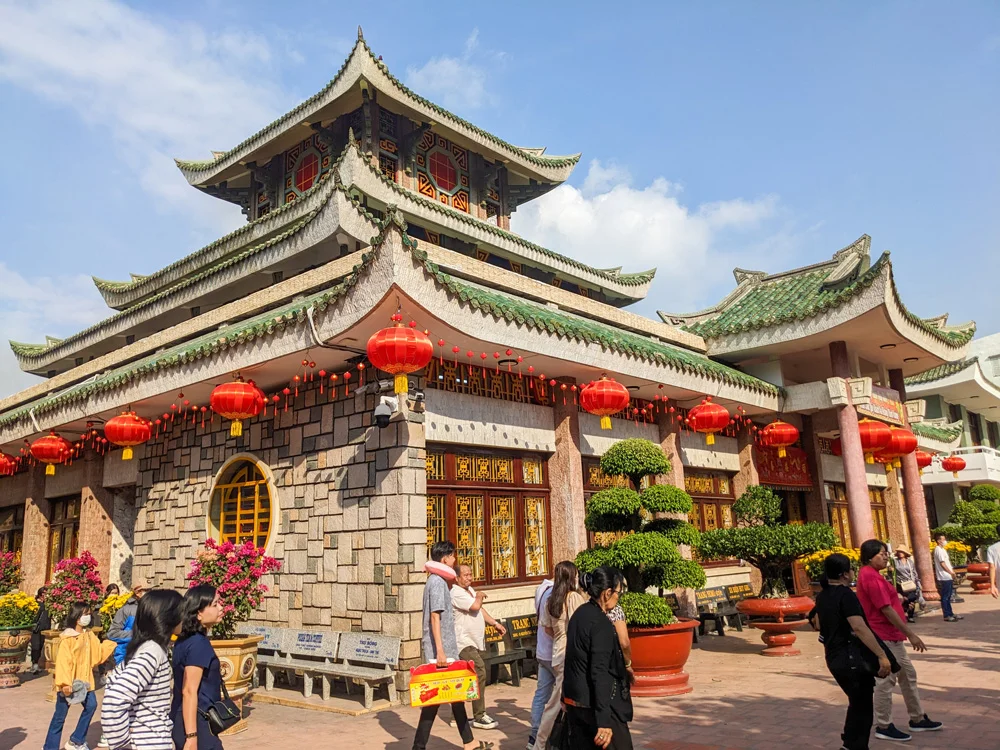 tour nam du 2 ngày 2 đêm tới chùa bà chúa xứ