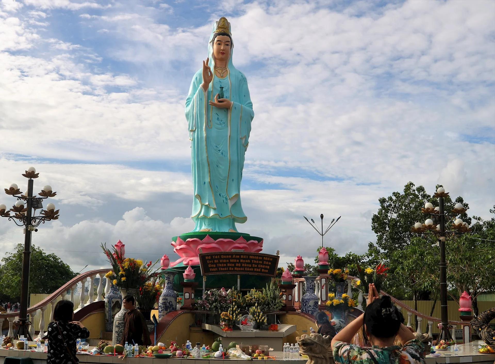 Thánh Đường Tắc Sậy: Vị trí, điểm thu hút, kinh nghiệm du lịch & chọn tour