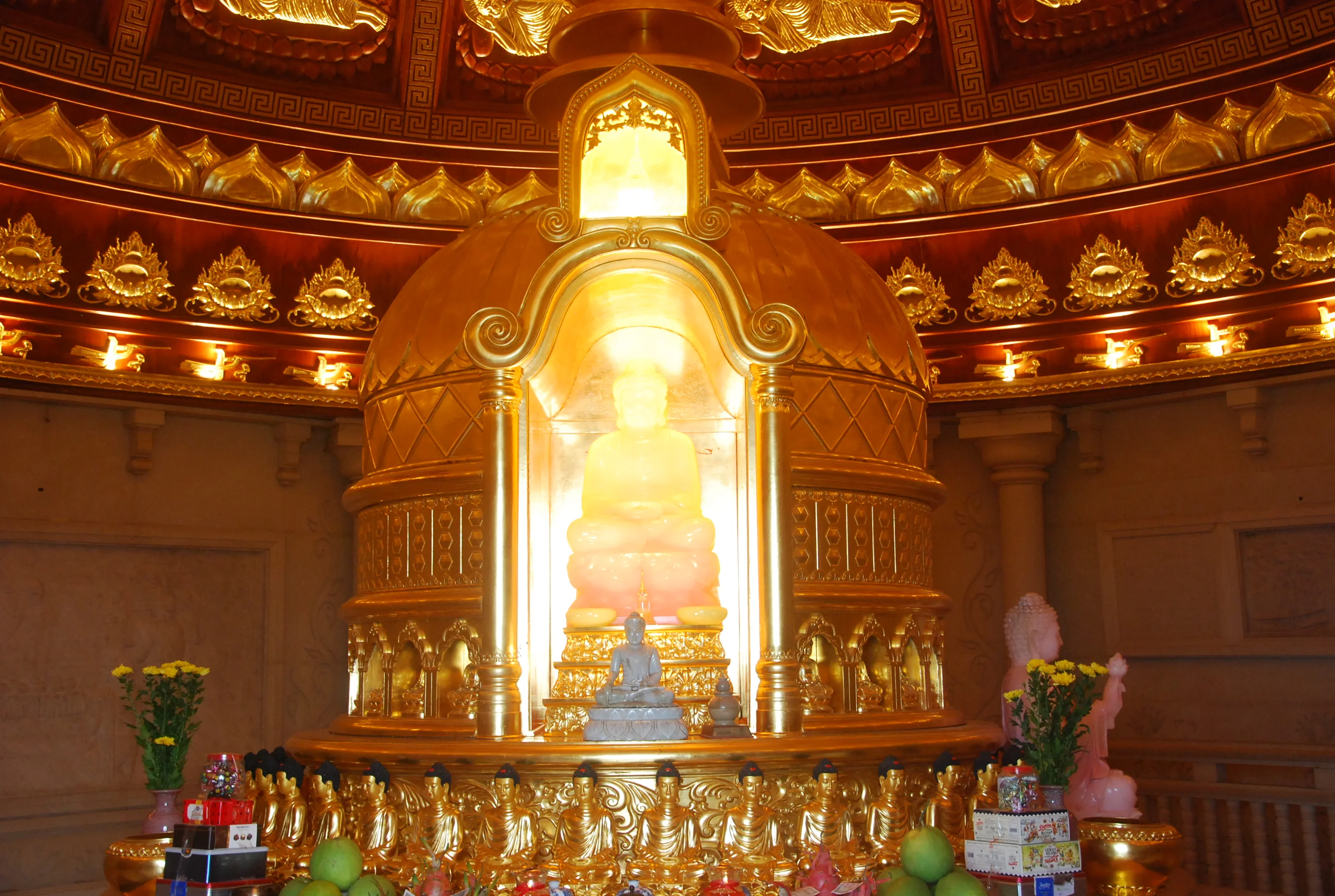 tuong-phat-ngoc-trong-bao-thap